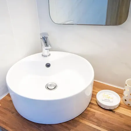 דירה Glyfa Village דריוס