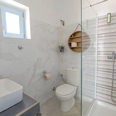 아파트 Glyfa Village *